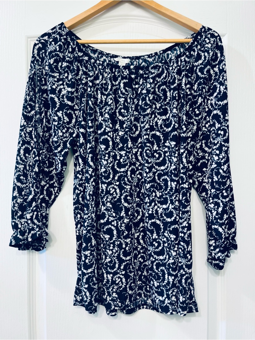 EST. 1946 size Large Navy & White Printed Long Sleeve Blouse